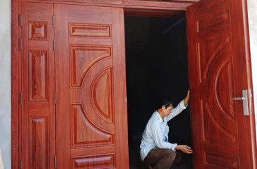 Nhà hướng Tây tại sao nên dùng cửa thép vân gỗ Nhà hướng Tây tại sao nên dùng cửa thép vân gỗ
