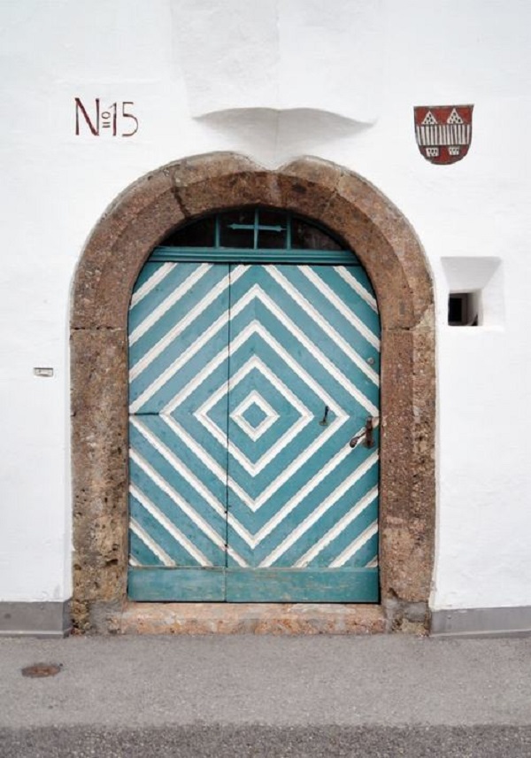 Cánh cửa đẹp đậm nét hình học tại Innsbruck, Áo