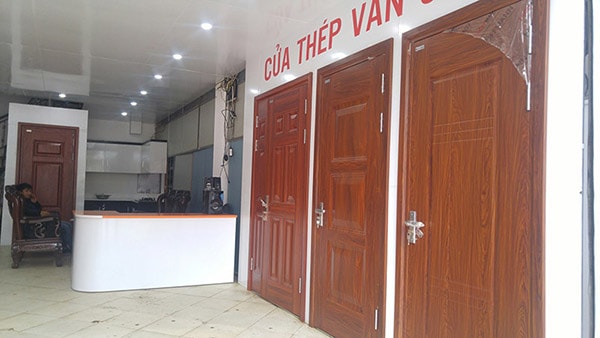 Showroom đại lý cửa thép vân gỗ Hà Com tại Hà Tĩnh