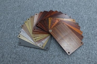 Màu vân gỗ của cửa thép vân gỗ có bền không?