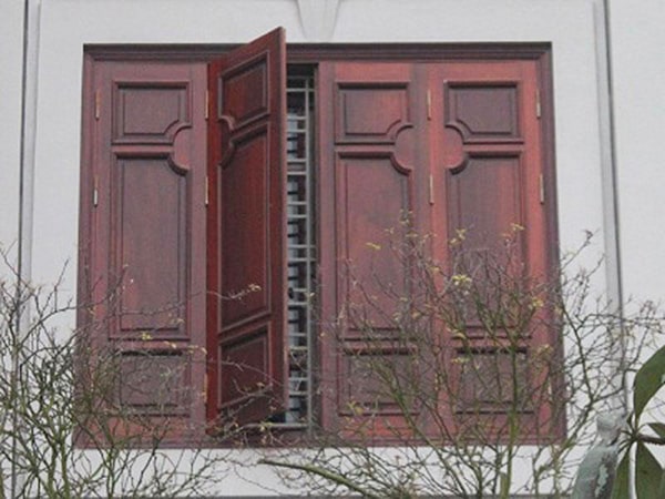 Ưu và nhược điểm của cửa sổ 4 cánh bằng gỗ