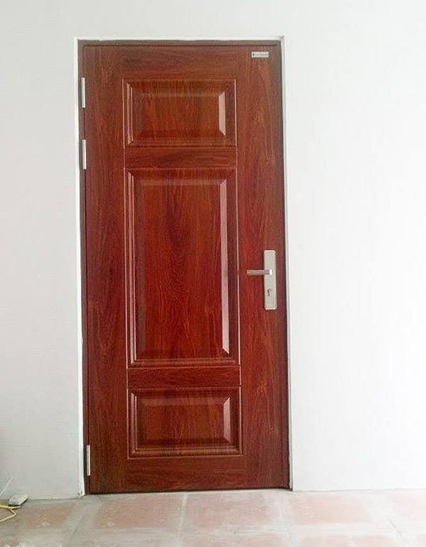Lắp đặt cửa thông phòng 1 cánh đơn bằng cửa thép vân gỗ tại 16 Nguyễn Văn Huyên