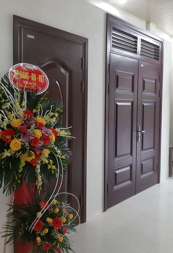 Showroom Đại lý cửa thép vân gỗ Chinh Diễn Thái Bình