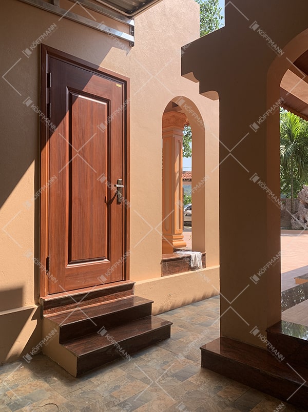 công trình cửa thép vân gỗ phòng thờ đẹp