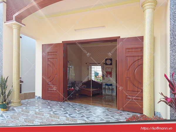 công thực tế sản phẩm cửa vân gỗ KG-22.01