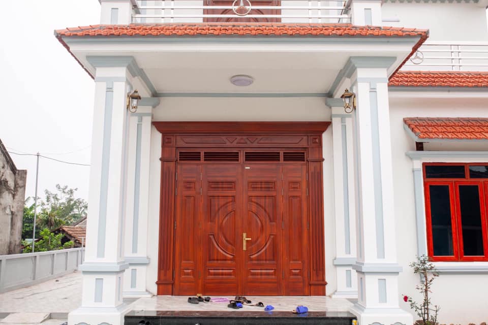 Cửa thép 4 cánh Luxury thủy lực đẹp