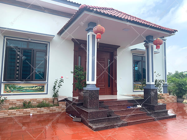 mẫu cửa nhà cấp 4 bằng thép phủ vân gỗ