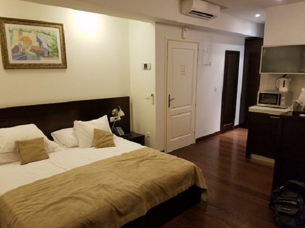 Hóa giải cửa phòng ngủ đối diện cửa chính đơn giản