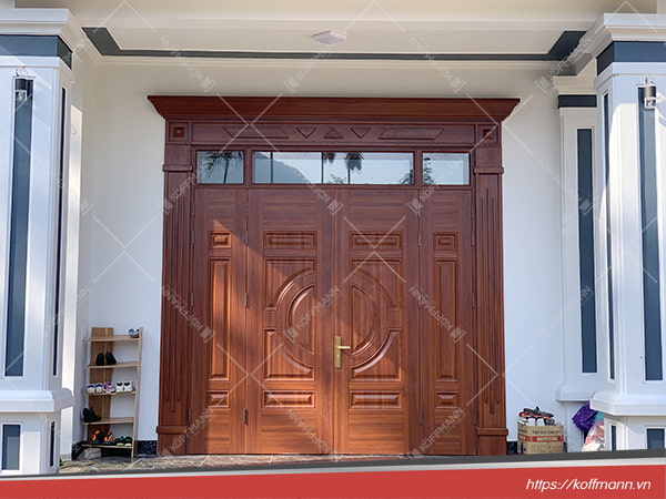công trình thực tế cửa thép vân gỗ Luxury KL-41.01.03-4TK