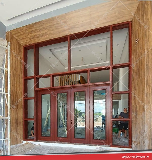 cửa thép vân gỗ kính cường lực