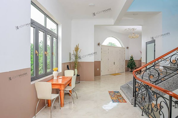 Cửa thép vân gỗ màu trắng: 5 mẹo làm sạch như mới