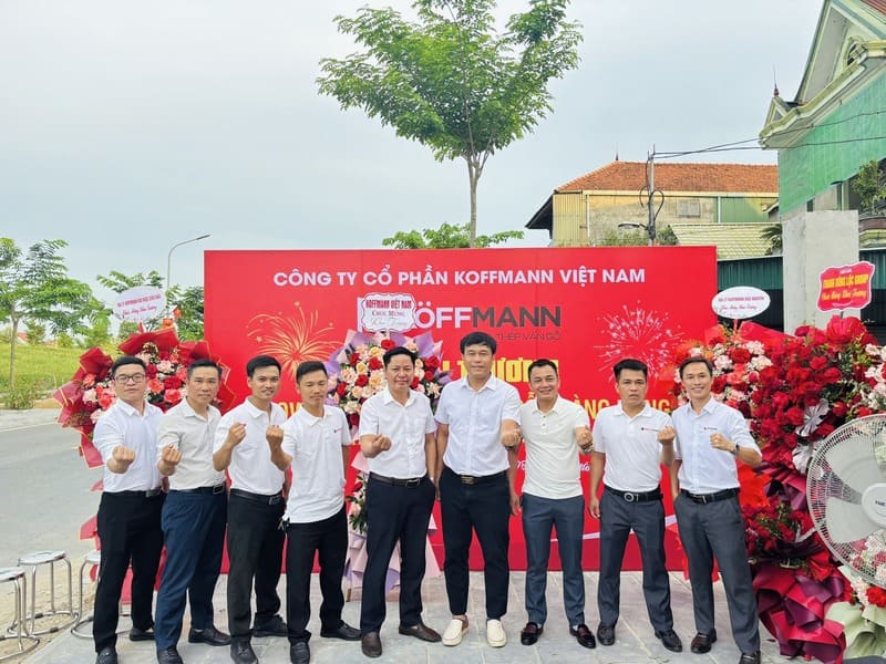 Lễ khai trương đại lý cửa thép vân gỗ tại Nghệ An - Koffmann Hoàng Dũng